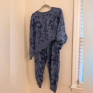 Joylab acid wash tie dye sweatshirt and sweatpants set! Xl
